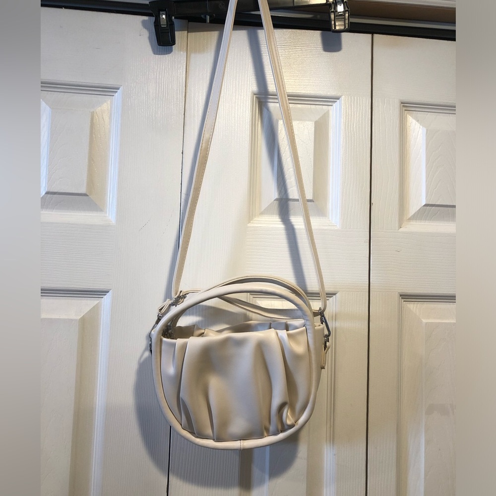 Cream Circle Shoulder Strap pocketbook